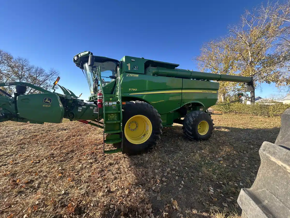 Gallery image 1 for Used 2022 John Deere S790 Combine