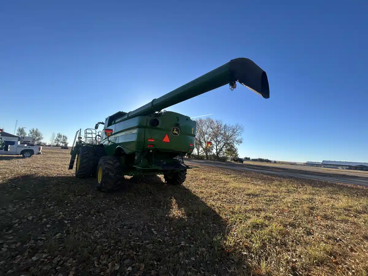 Gallery image 2 for Used 2022 John Deere S790 Combine