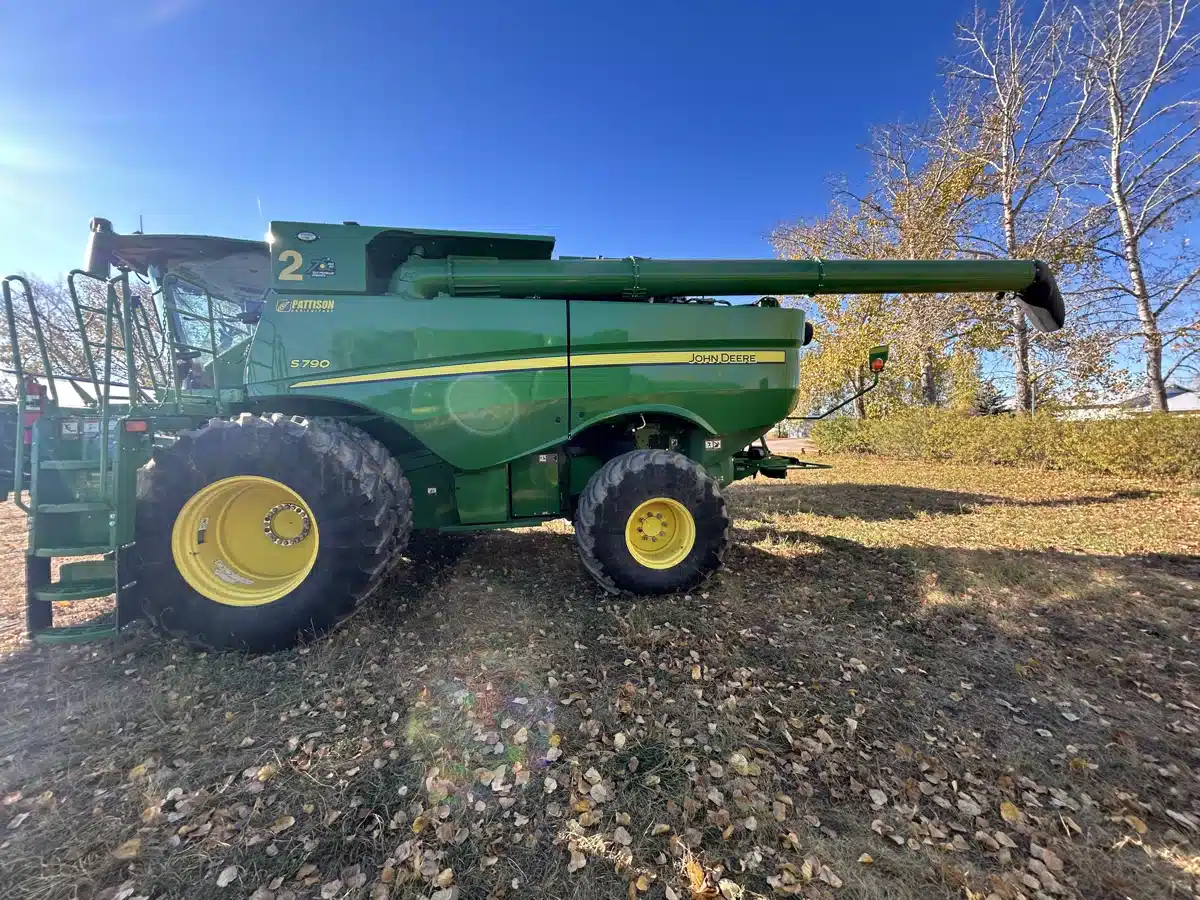 Used 2022 John Deere S790 Combine