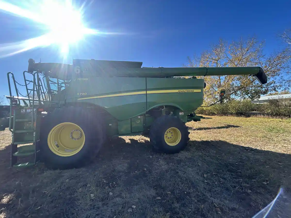 Used 2022 John Deere S790 Combine