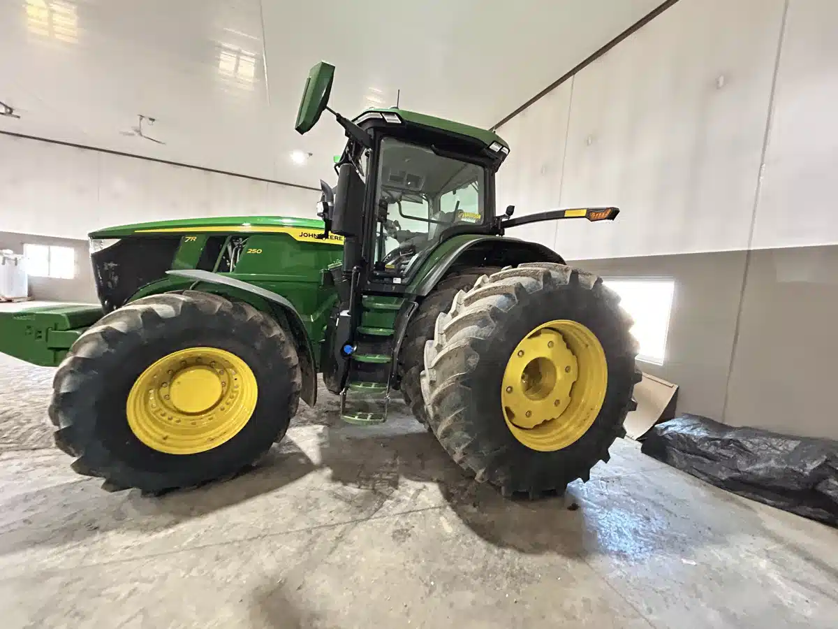 Gallery image 2 for Used 2025 John Deere 7R 250 Tractor