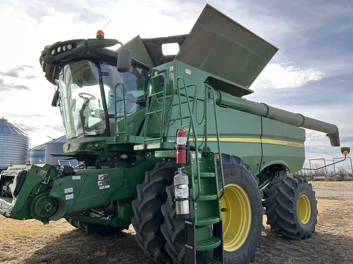 Used 2015 John Deere S680 Combine