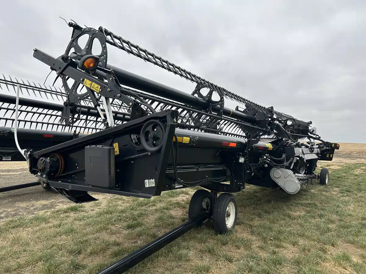 Gallery image 2 for Used 2017 MacDon FD75 Header - Flex Draper