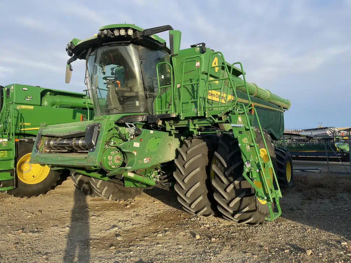 Gallery image 1 for Used 2023 John Deere X9 1000 Combine