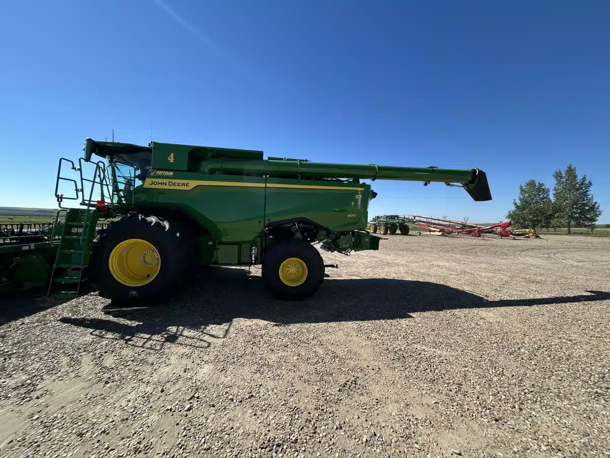 Gallery image 2 for Used 2025 John Deere S7 800 Combine