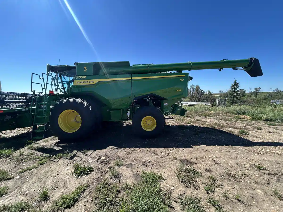 Gallery image 2 for Used 2025 John Deere S7 800 Combine