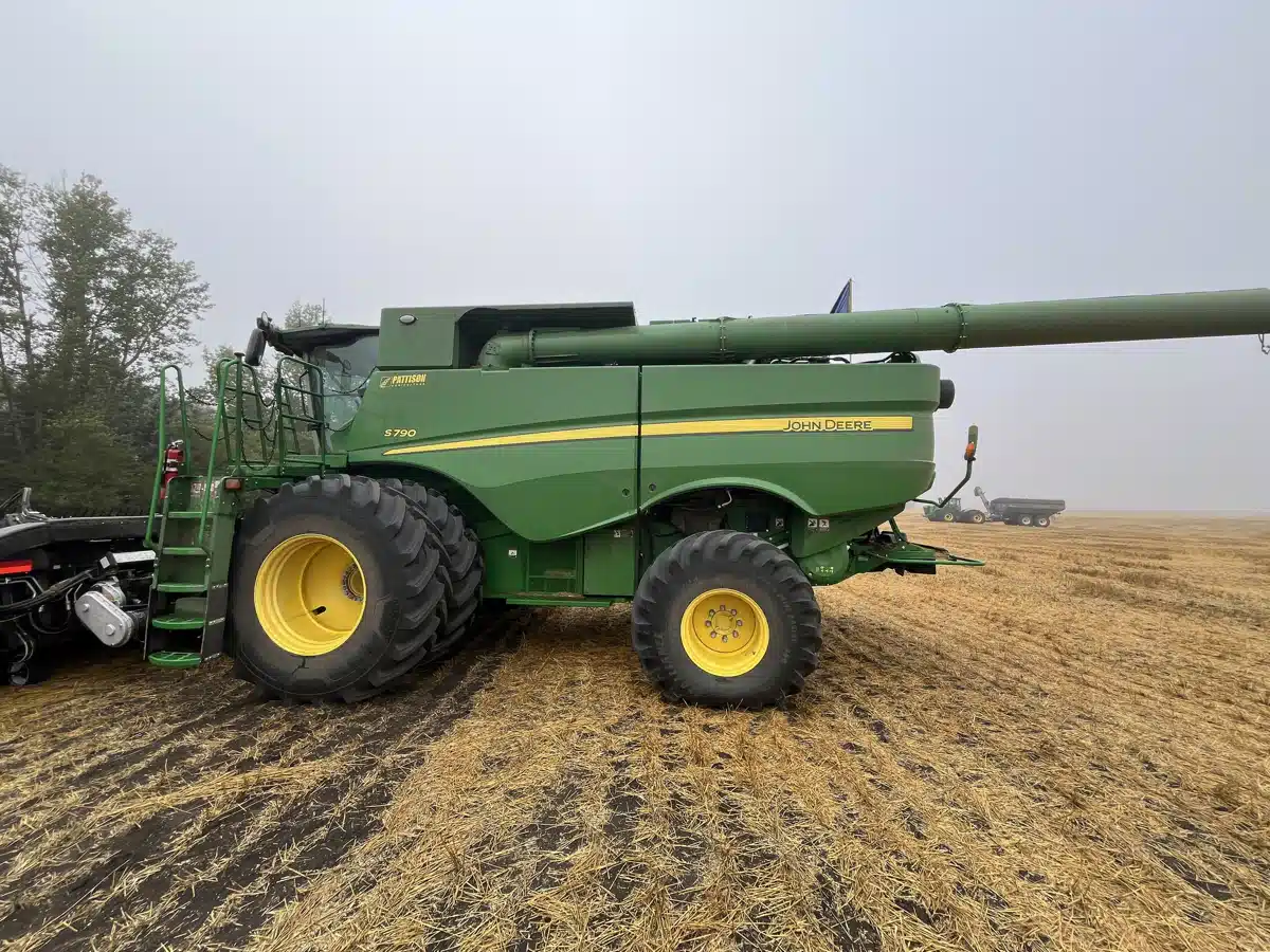 Gallery image 2 for Used 2024 John Deere S790 Combine