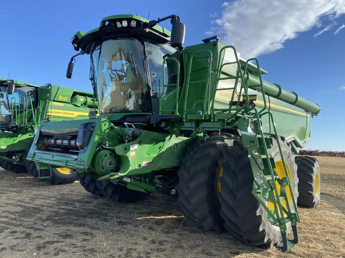Gallery image 1 for 2024 John Deere X9 1100 Combine