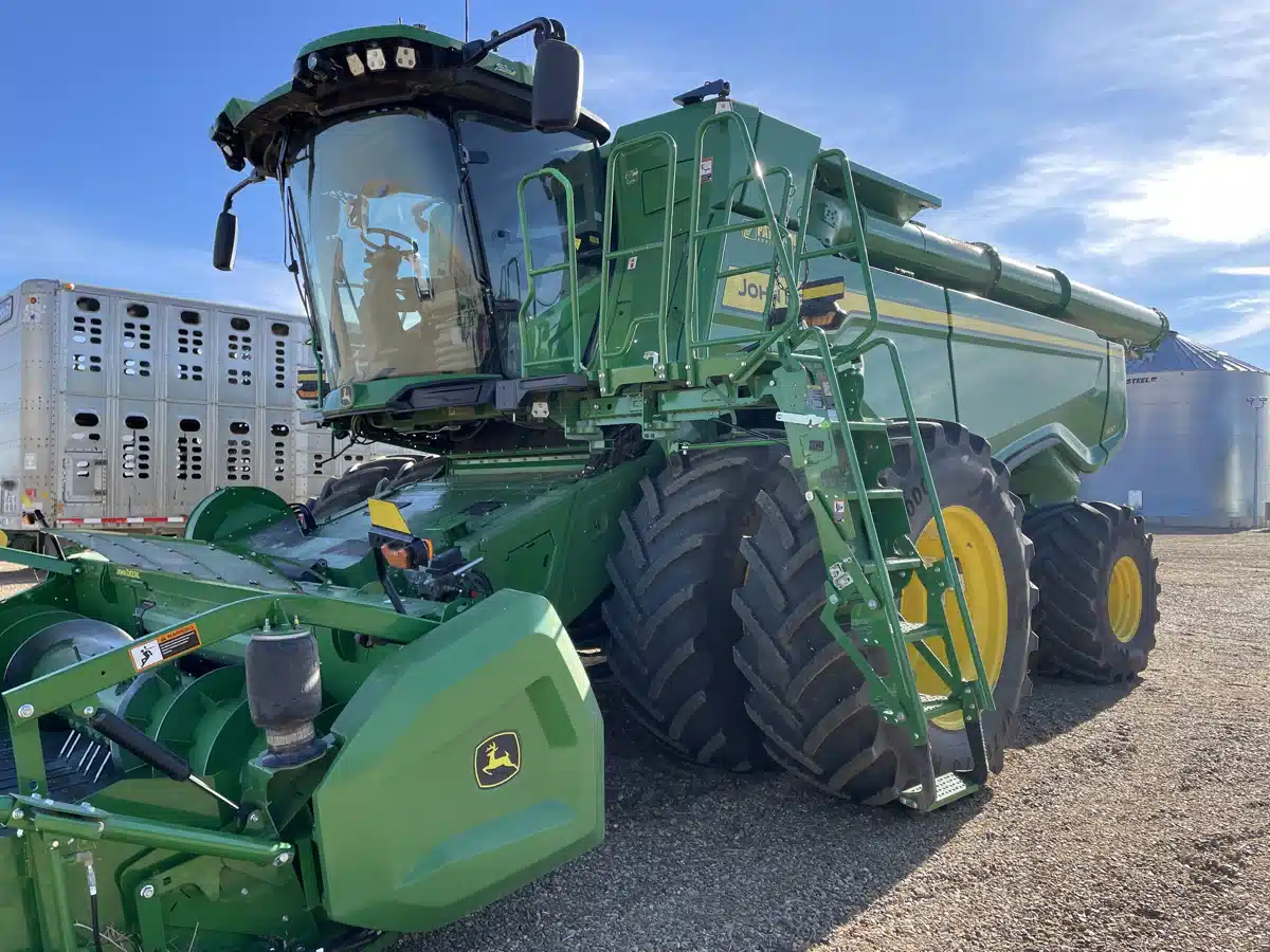 Gallery image 2 for Used 2024 John Deere X9 1100 Combine