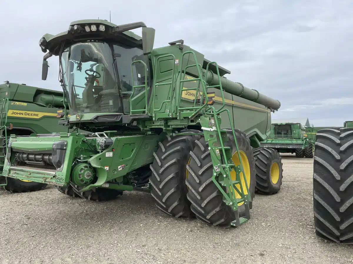 Gallery image 2 for 2024 John Deere X9 1000 Combine