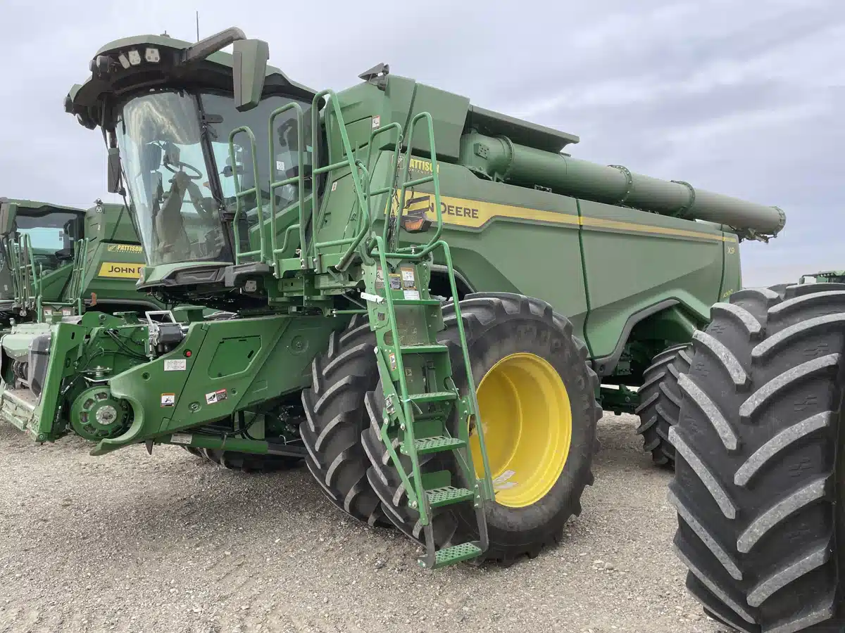 Gallery image 1 for 2024 John Deere X9 1000 Combine