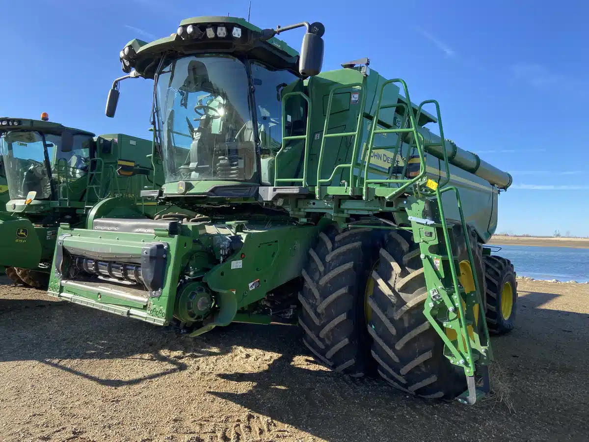 Gallery image 2 for Used 2024 John Deere X9 1100 Combine