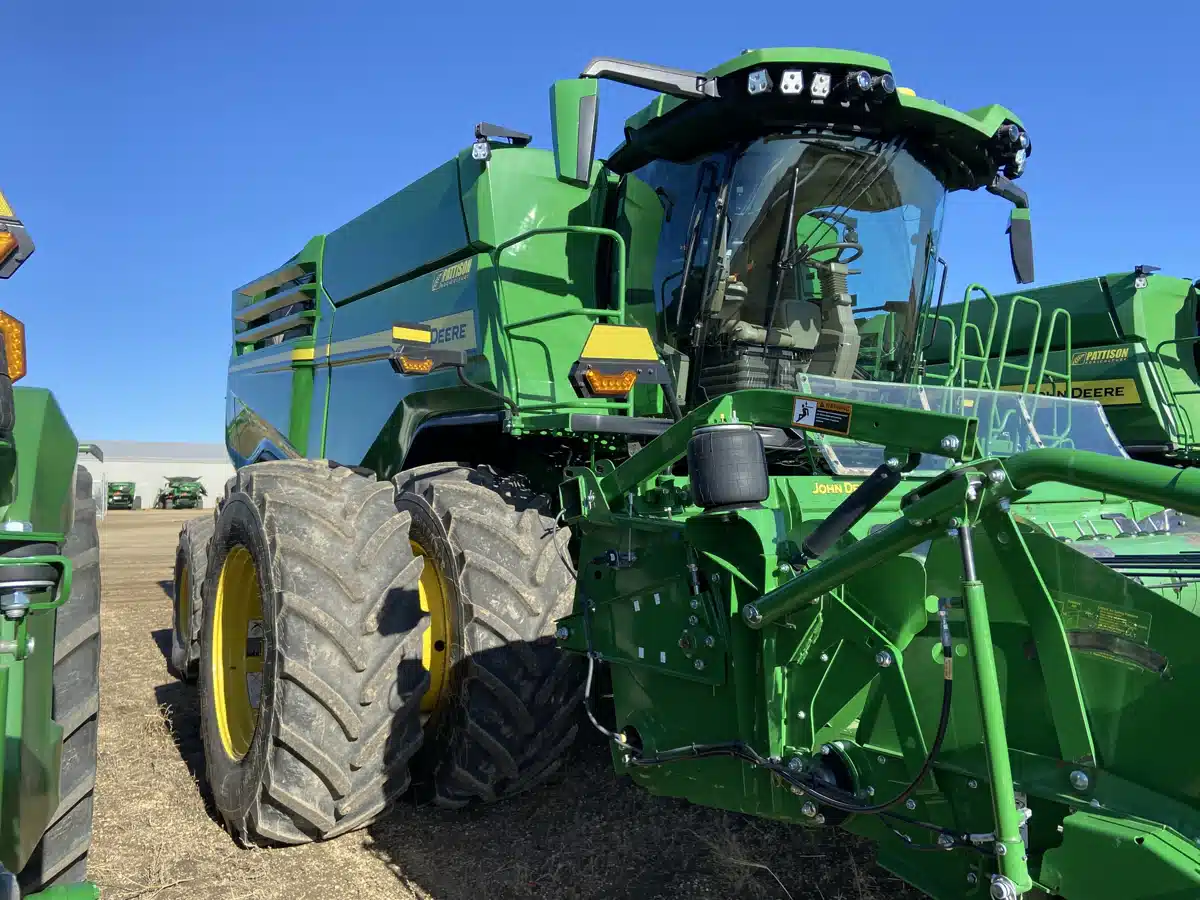 Gallery image 2 for 2024 John Deere X9 1100 Combine