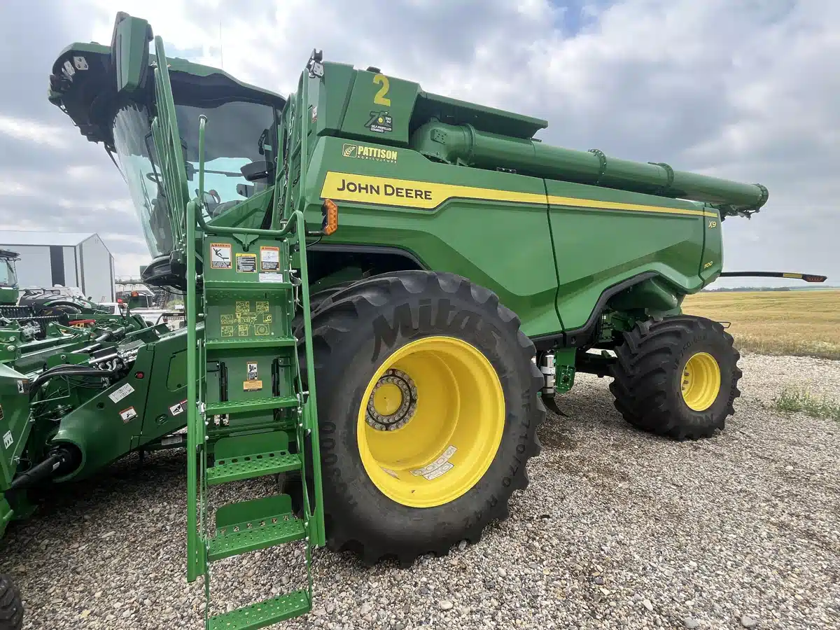 Gallery image 1 for 2022 John Deere X9 1100 Combine
