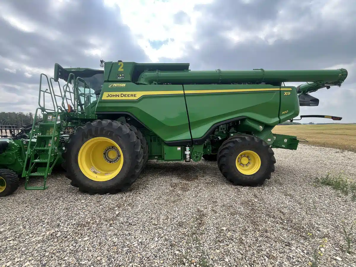 Gallery image 2 for 2022 John Deere X9 1100 Combine