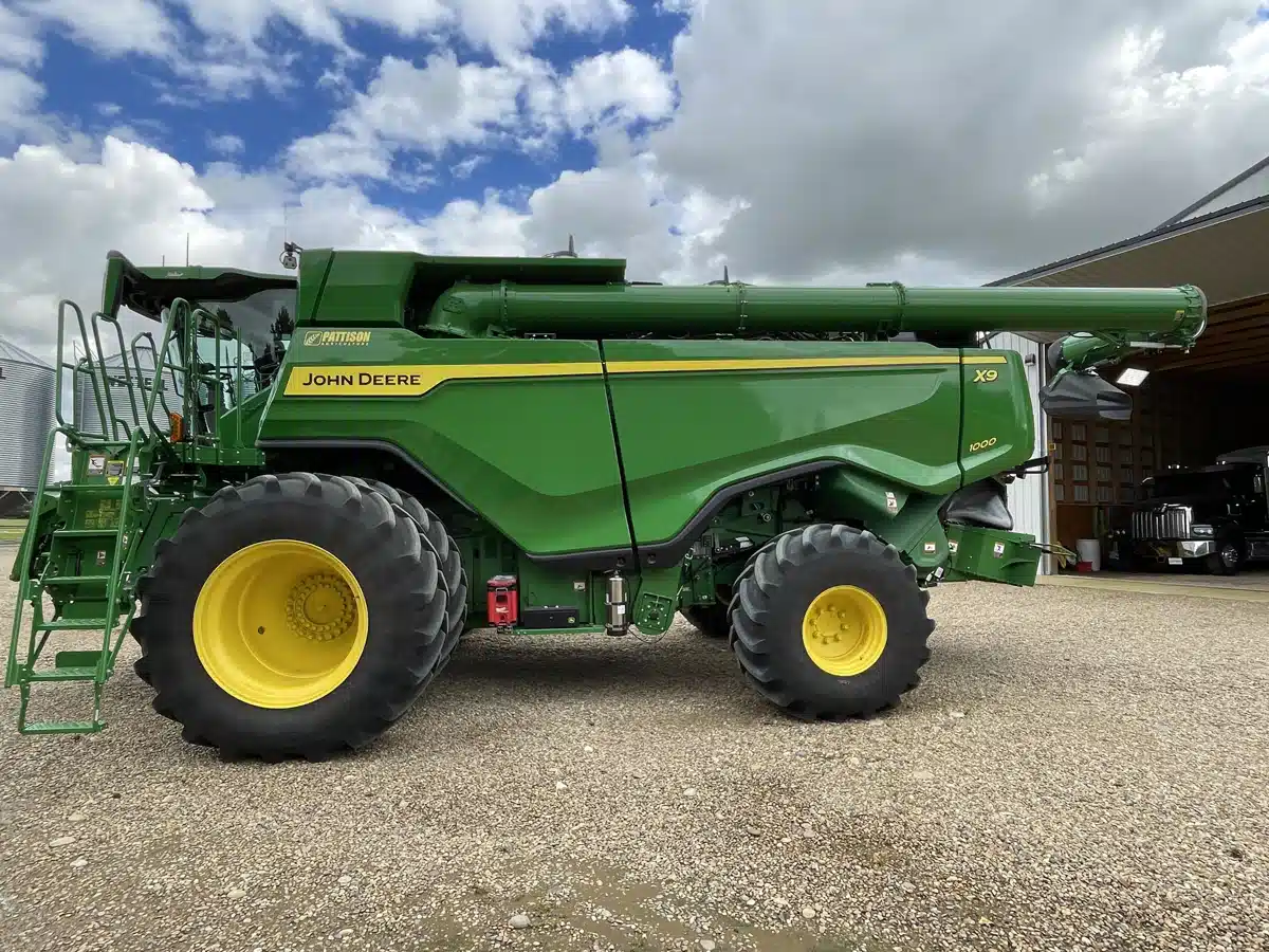 Gallery image 2 for 2023 John Deere X9 1000 Combine