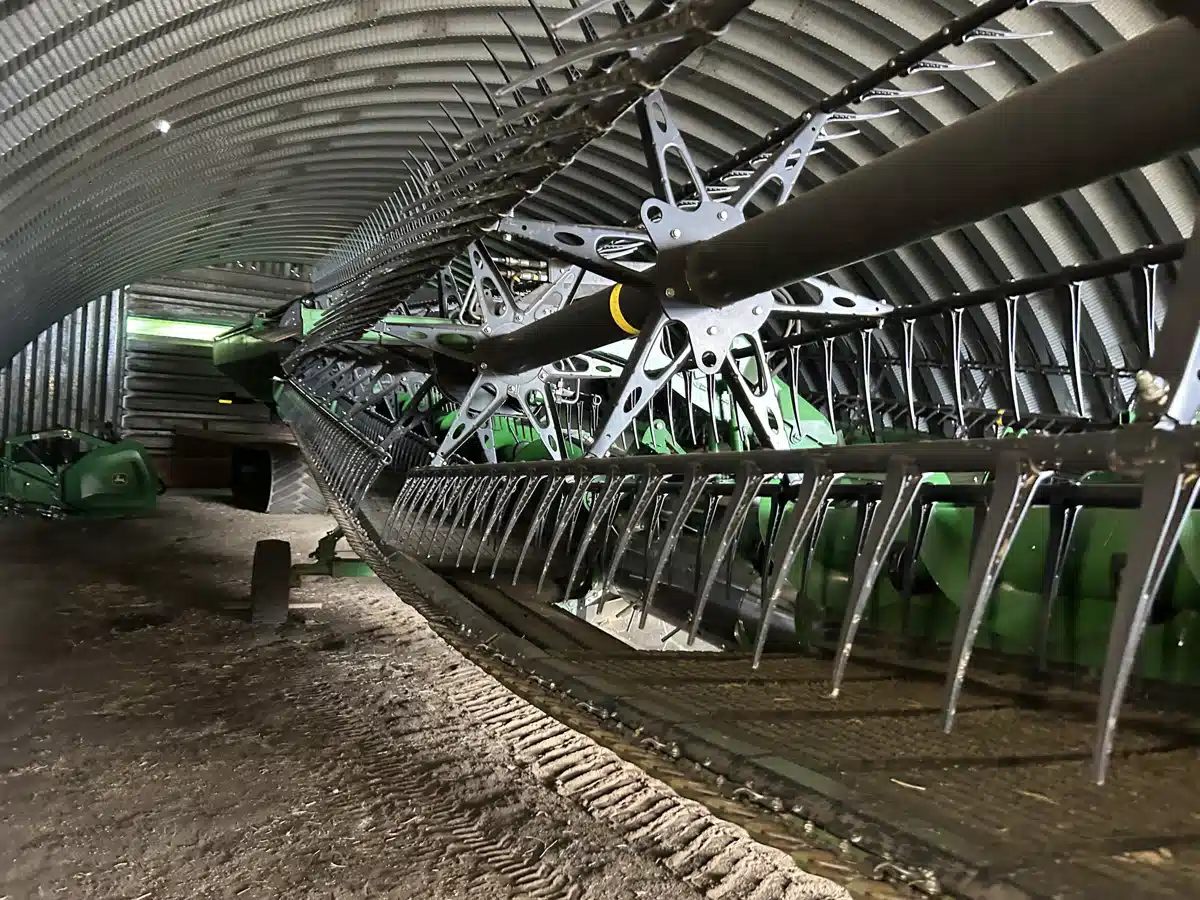 Gallery image 2 for Used 2024 John Deere HD45R Header - Draper