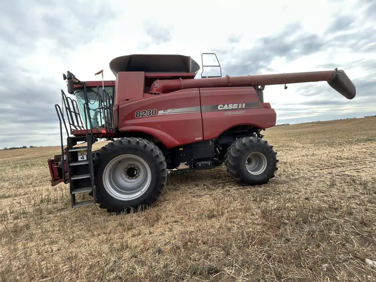 Gallery image 2 for Used 2013 Case IH 8230 Combine