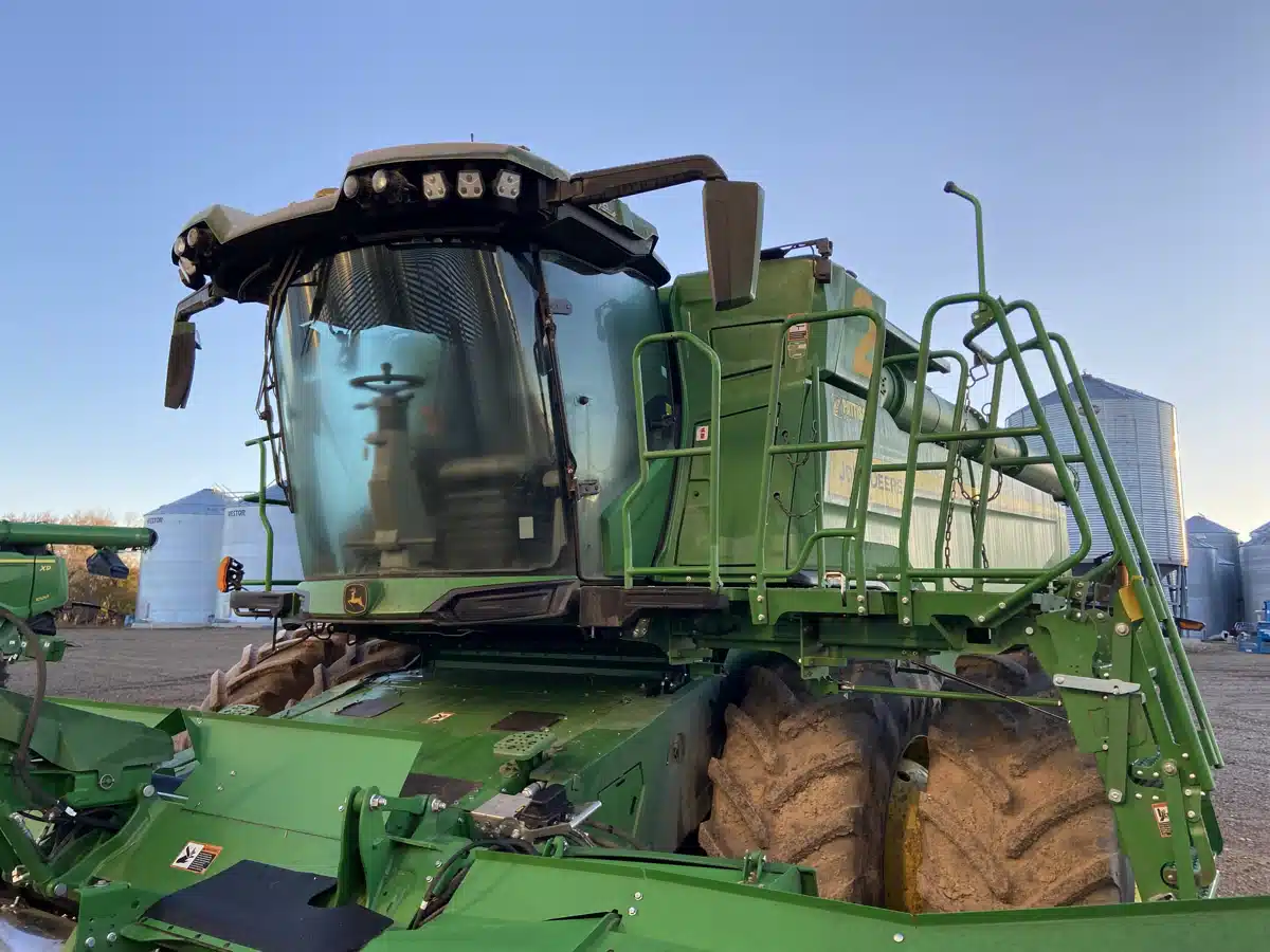 Gallery image 1 for Used 2023 John Deere X9 1000 Combine