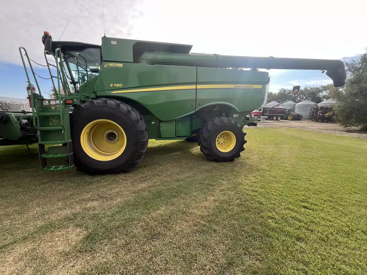Gallery image 2 for Used 2019 John Deere S780 Combine
