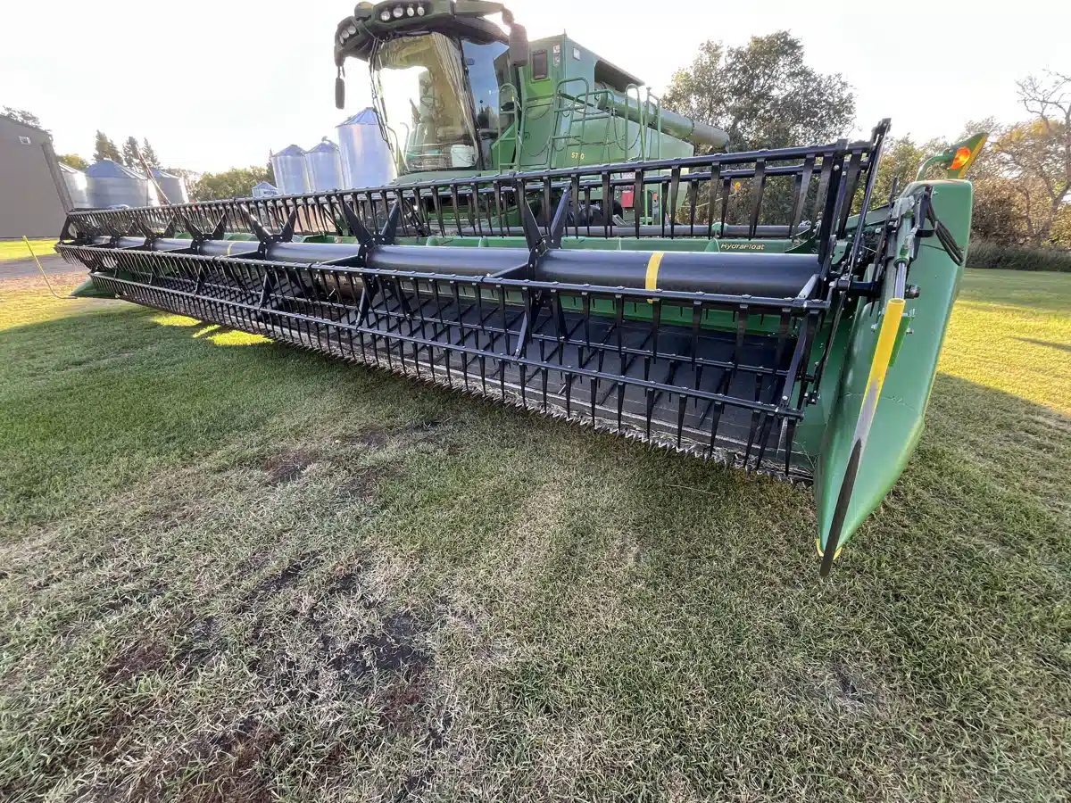 Gallery image 1 for Used 2018 John Deere 735FD Header - Draper
