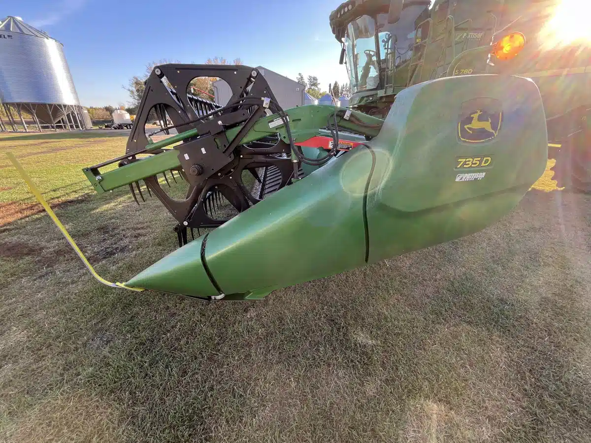 Gallery image 2 for Used 2018 John Deere 735FD Header - Draper