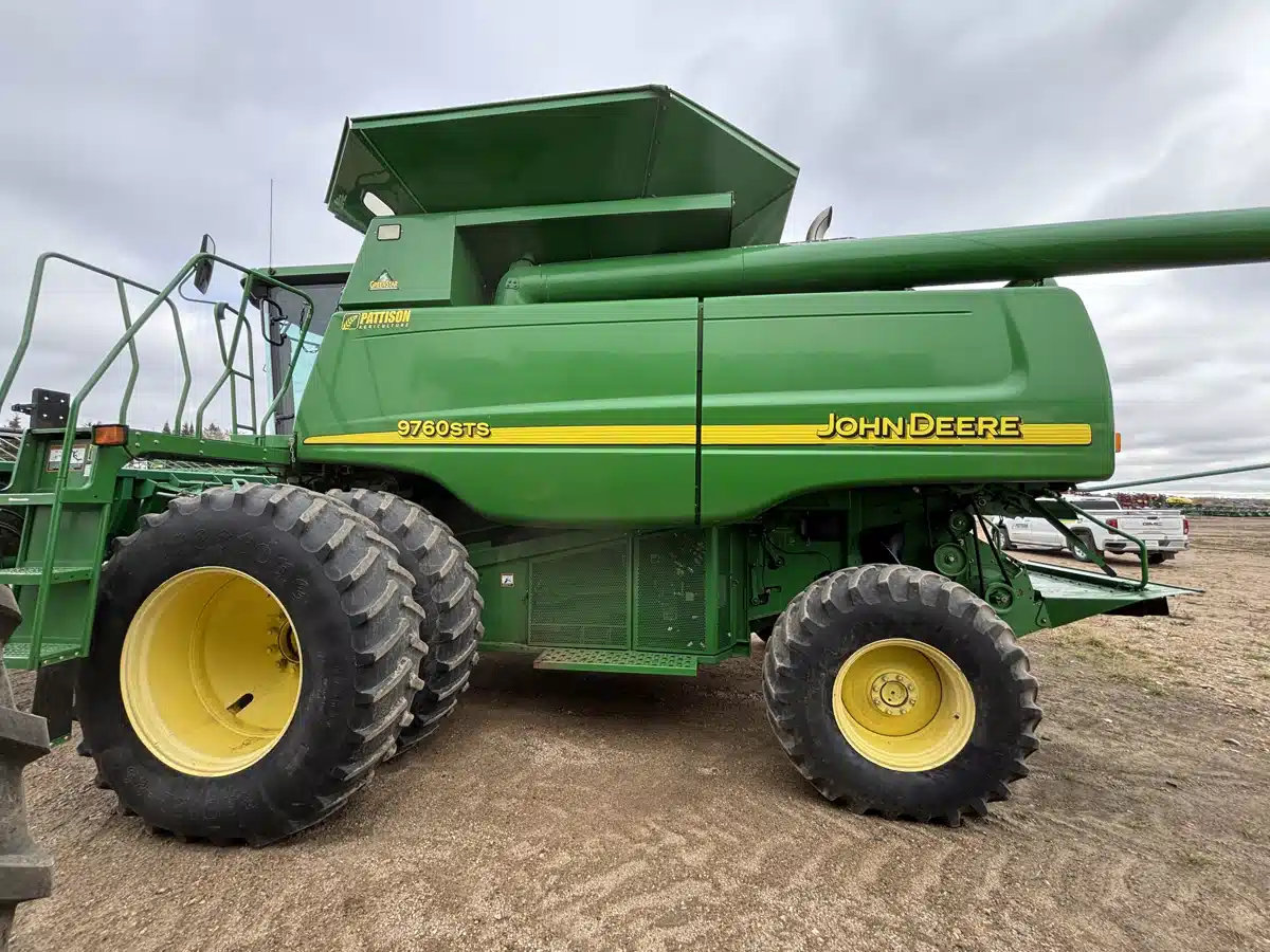 Gallery image 2 for Used 2004 John Deere 9760 STS Combine