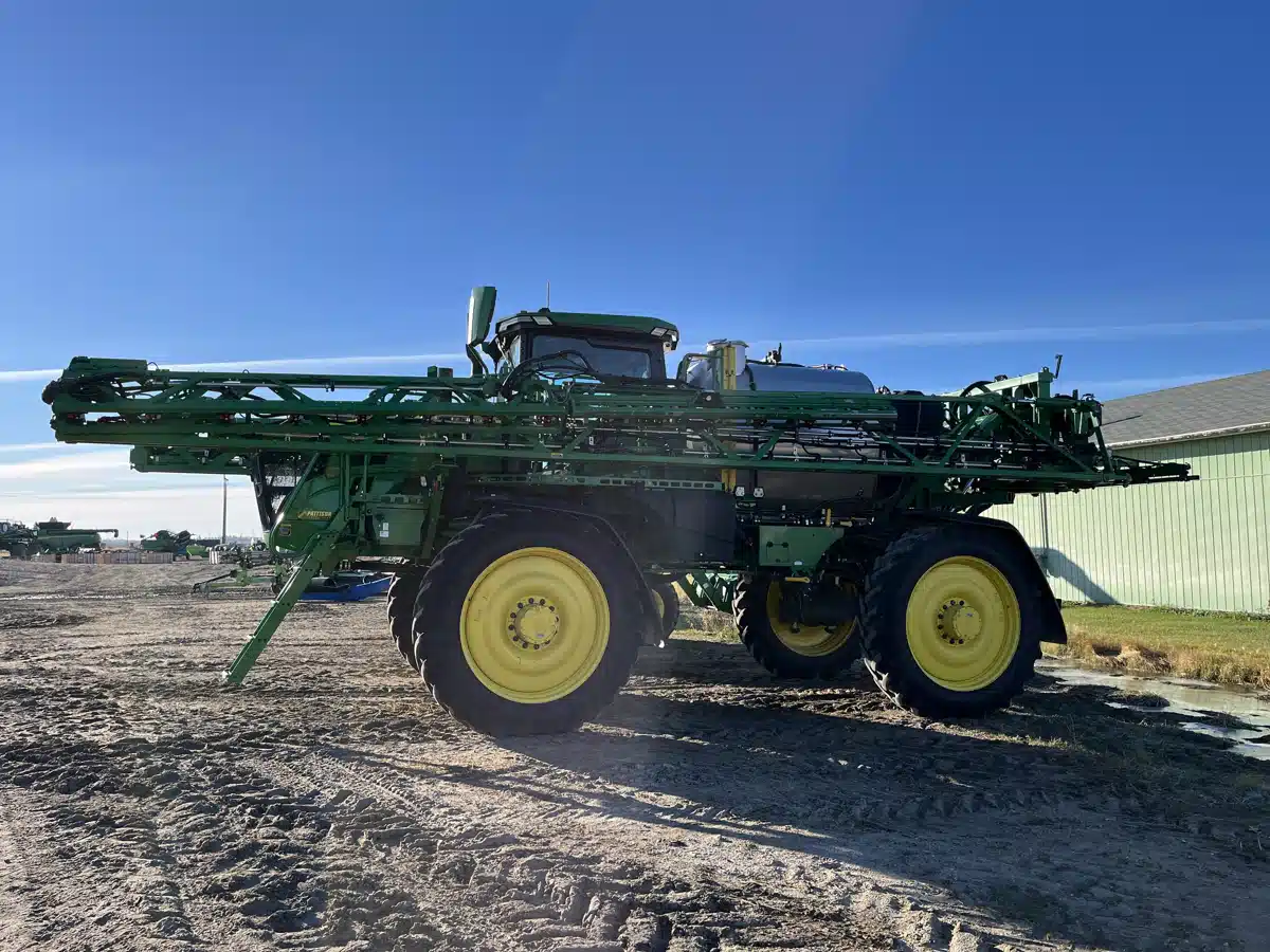 Gallery image 2 for Used 2023 John Deere 616R Sprayer - Self Propelled