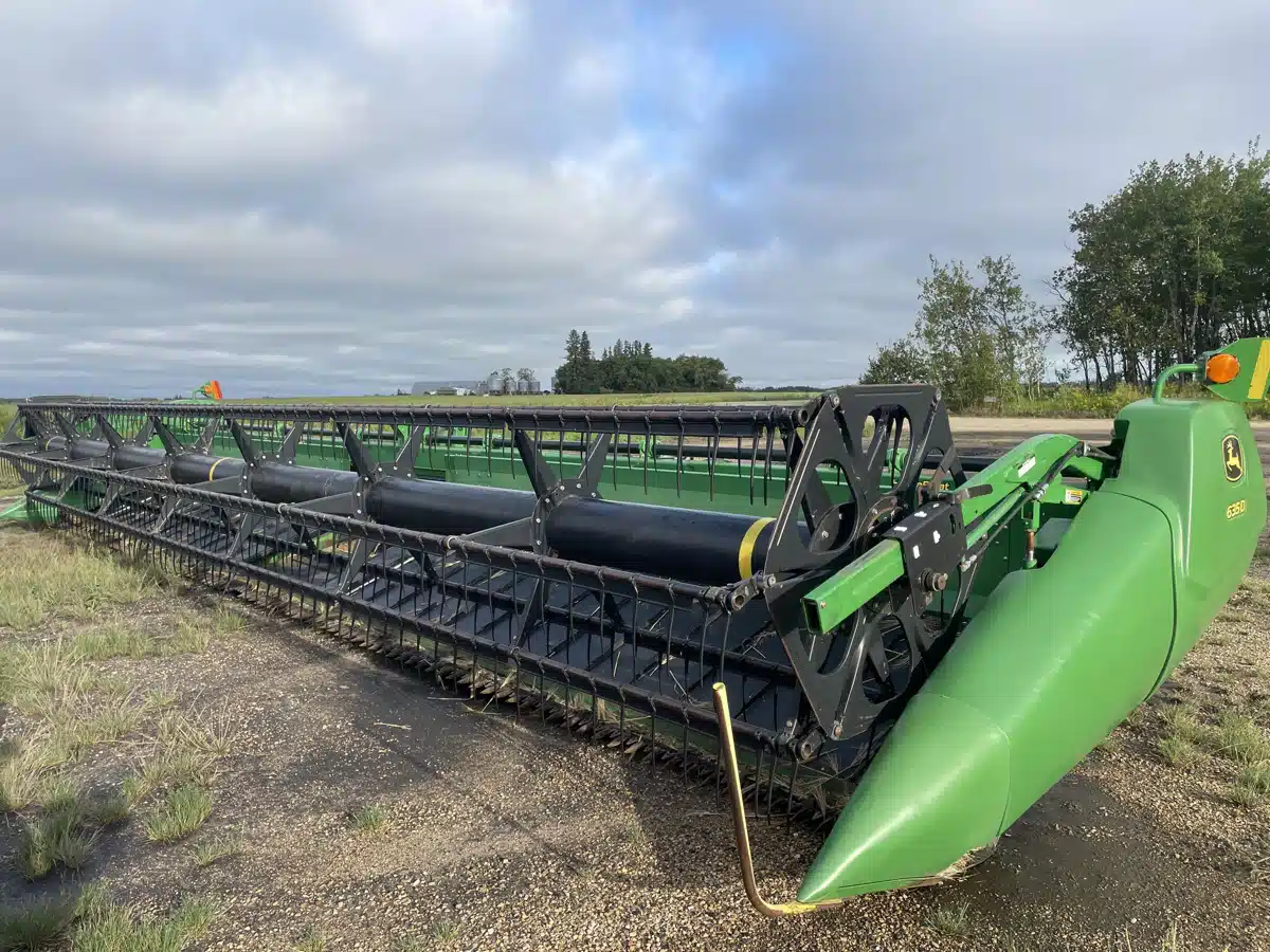 Gallery image 2 for Used 2010 John Deere 635D Header - Draper