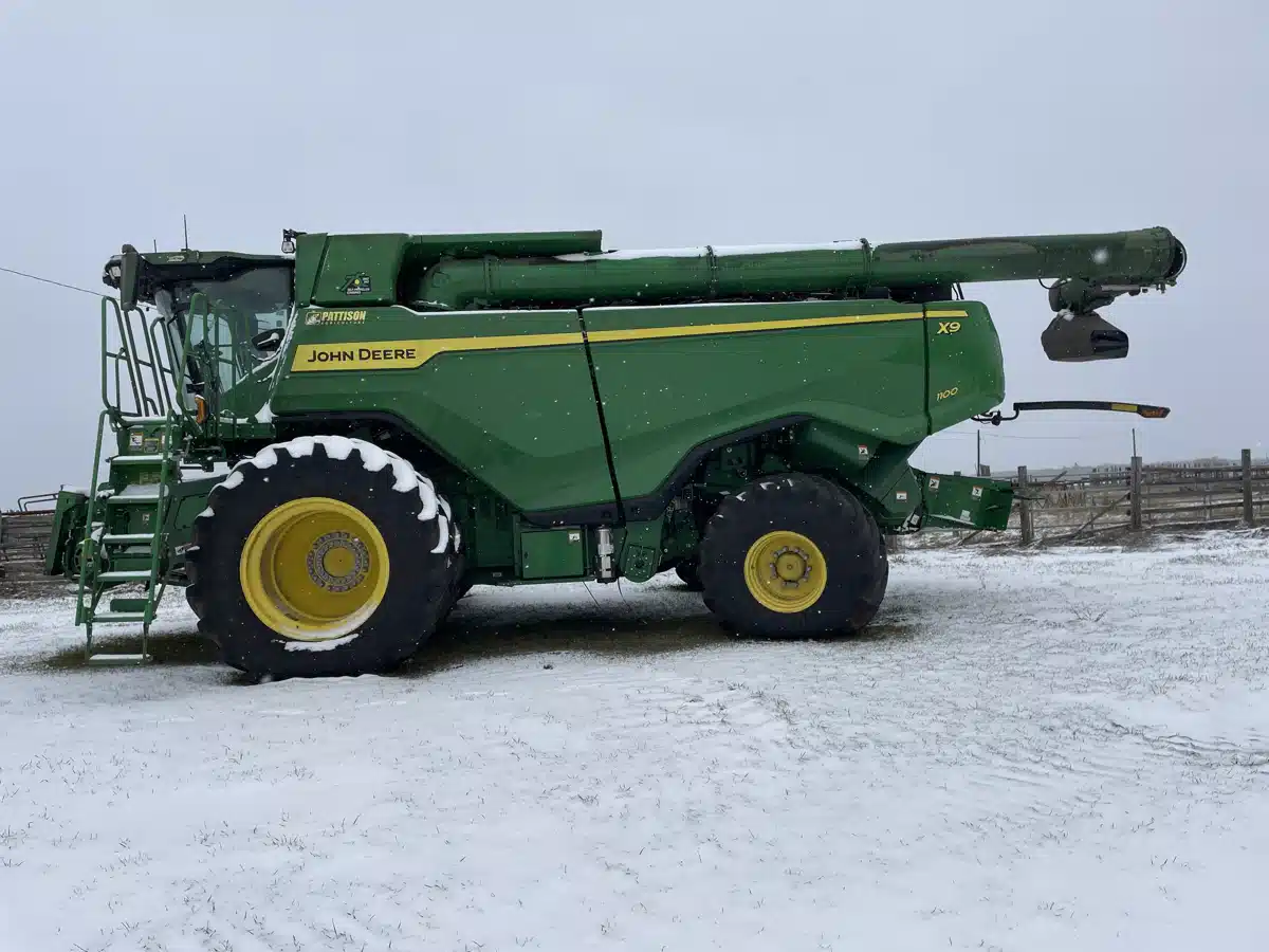 Gallery image 2 for 2022 John Deere X9 1100 Combine