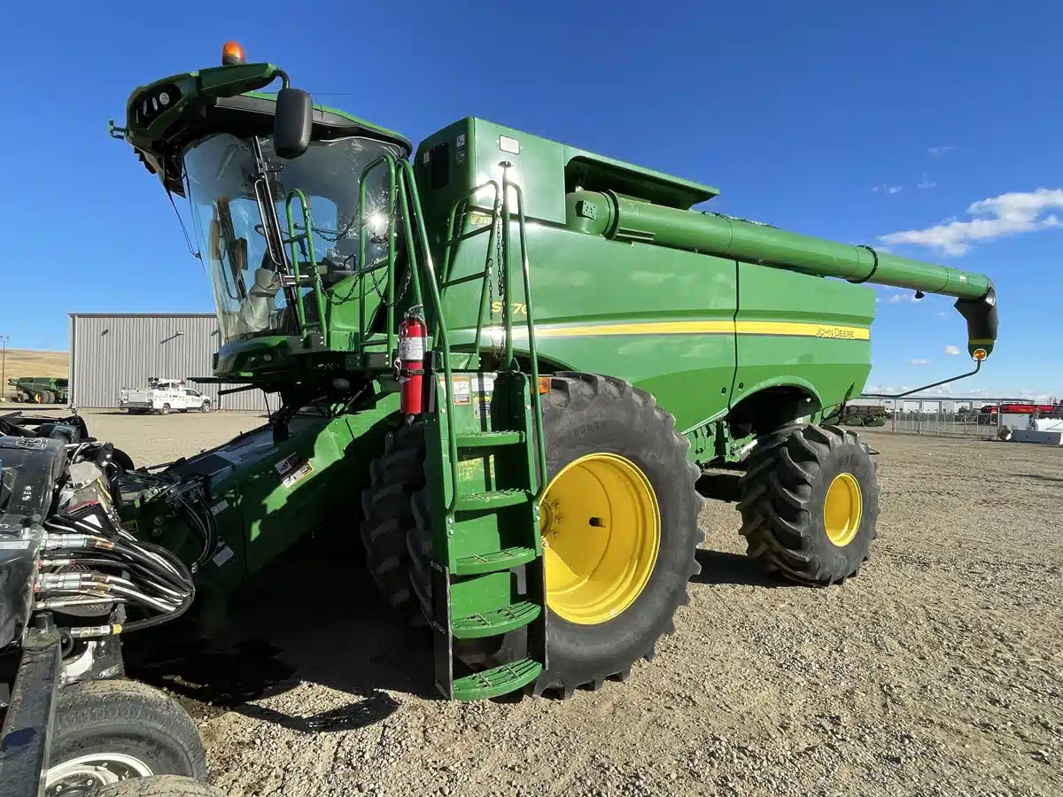 Gallery image 1 for 2014 John Deere S670 Combine