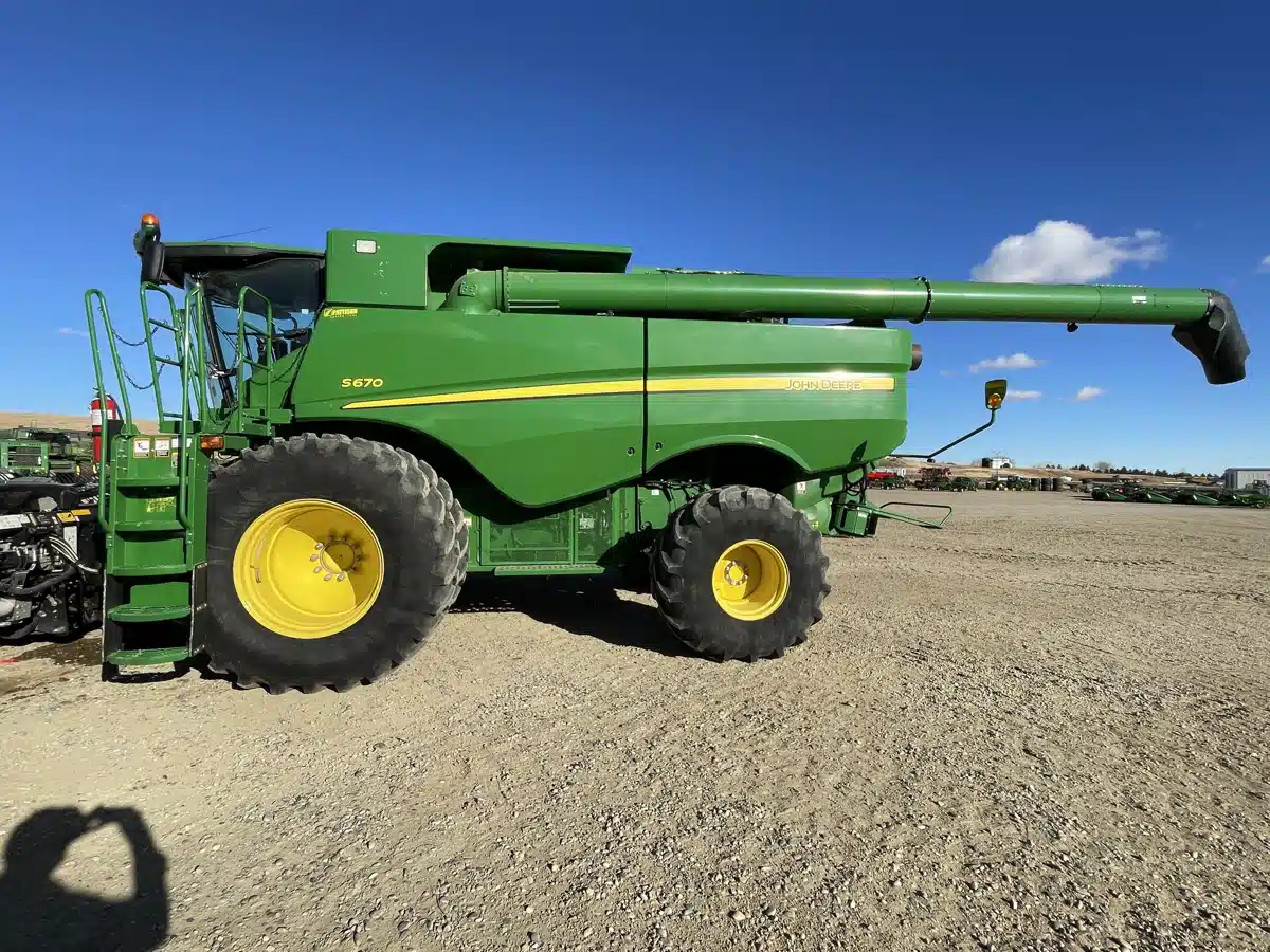 Gallery image 2 for 2014 John Deere S670 Combine
