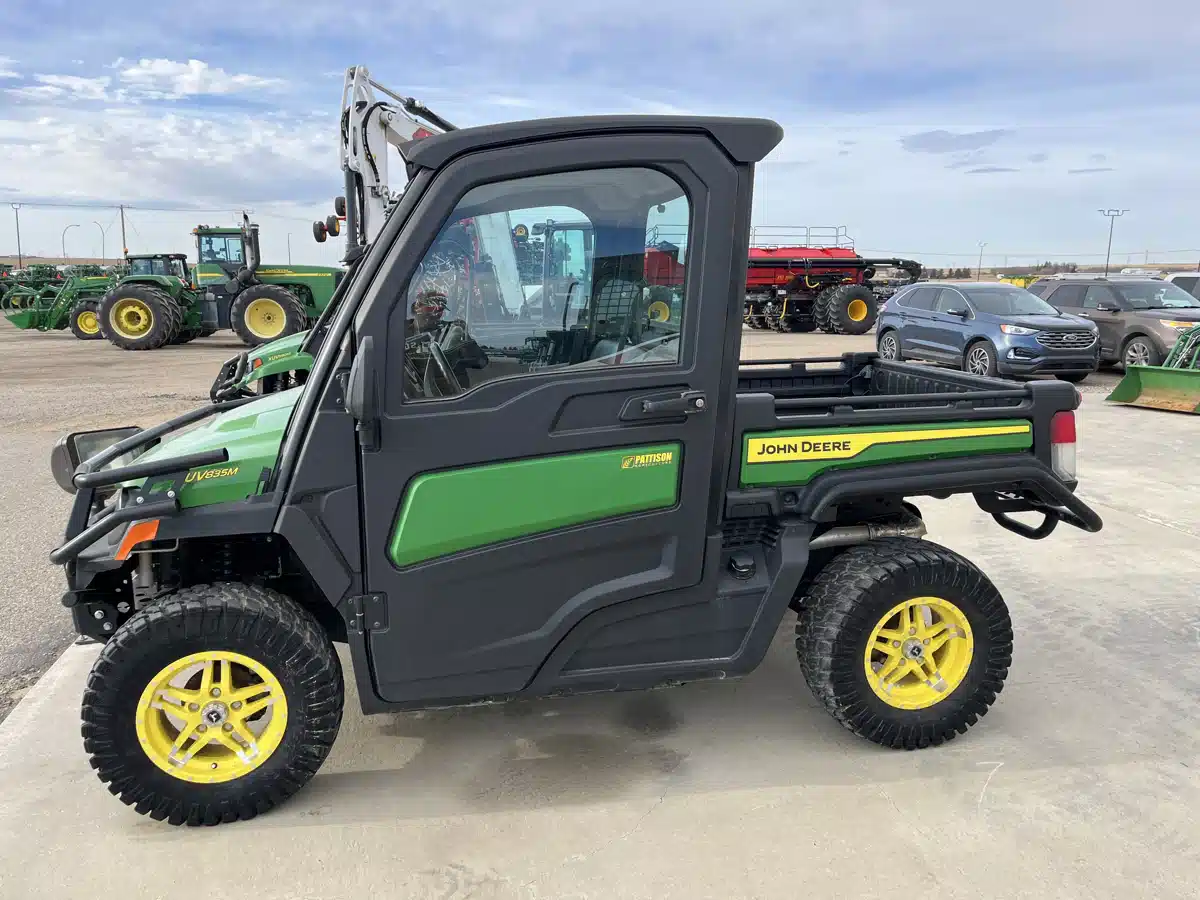 Gallery image 2 for 2023 John Deere XUV 835M Utility Vehicle