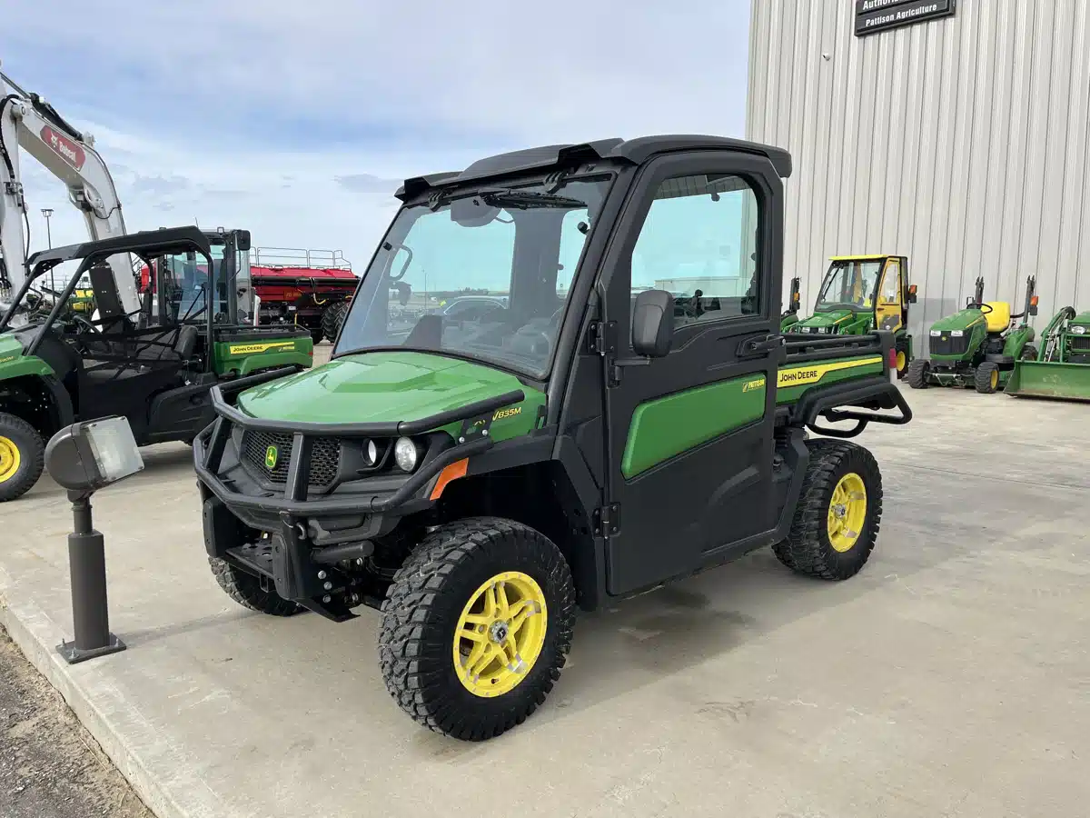 Gallery image 1 for 2023 John Deere XUV 835M Utility Vehicle