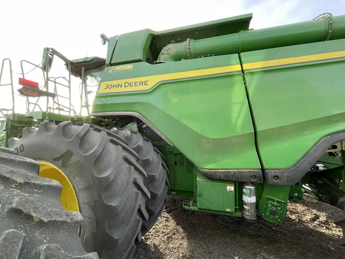 Gallery image 2 for Used 2024 John Deere X9 1000 Combine