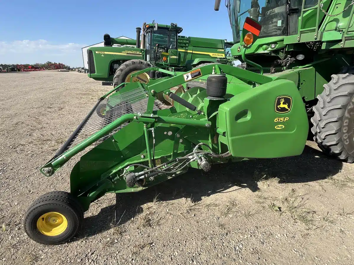 Gallery image 2 for 2012 John Deere 615P Header - Draper