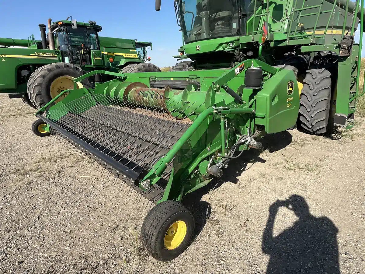 Gallery image 1 for 2012 John Deere 615P Header - Draper
