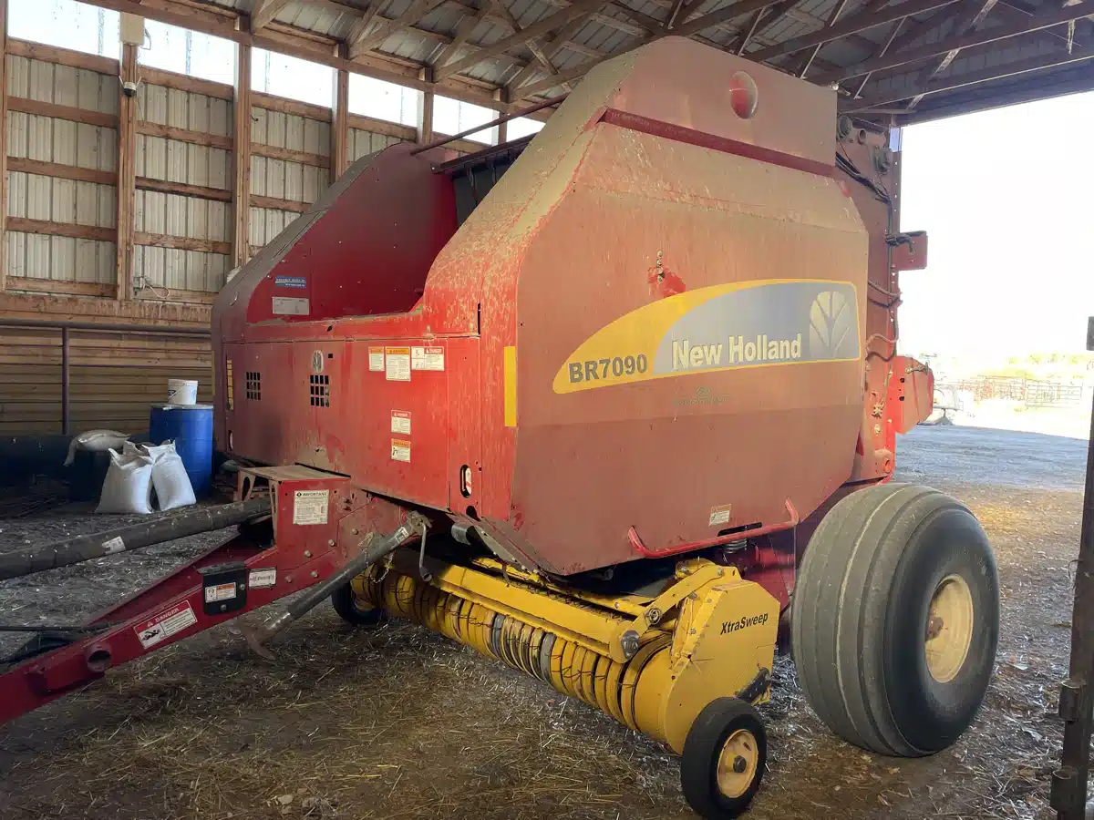 Gallery image 2 for Used 2013 New Holland RB7090 Round Baler