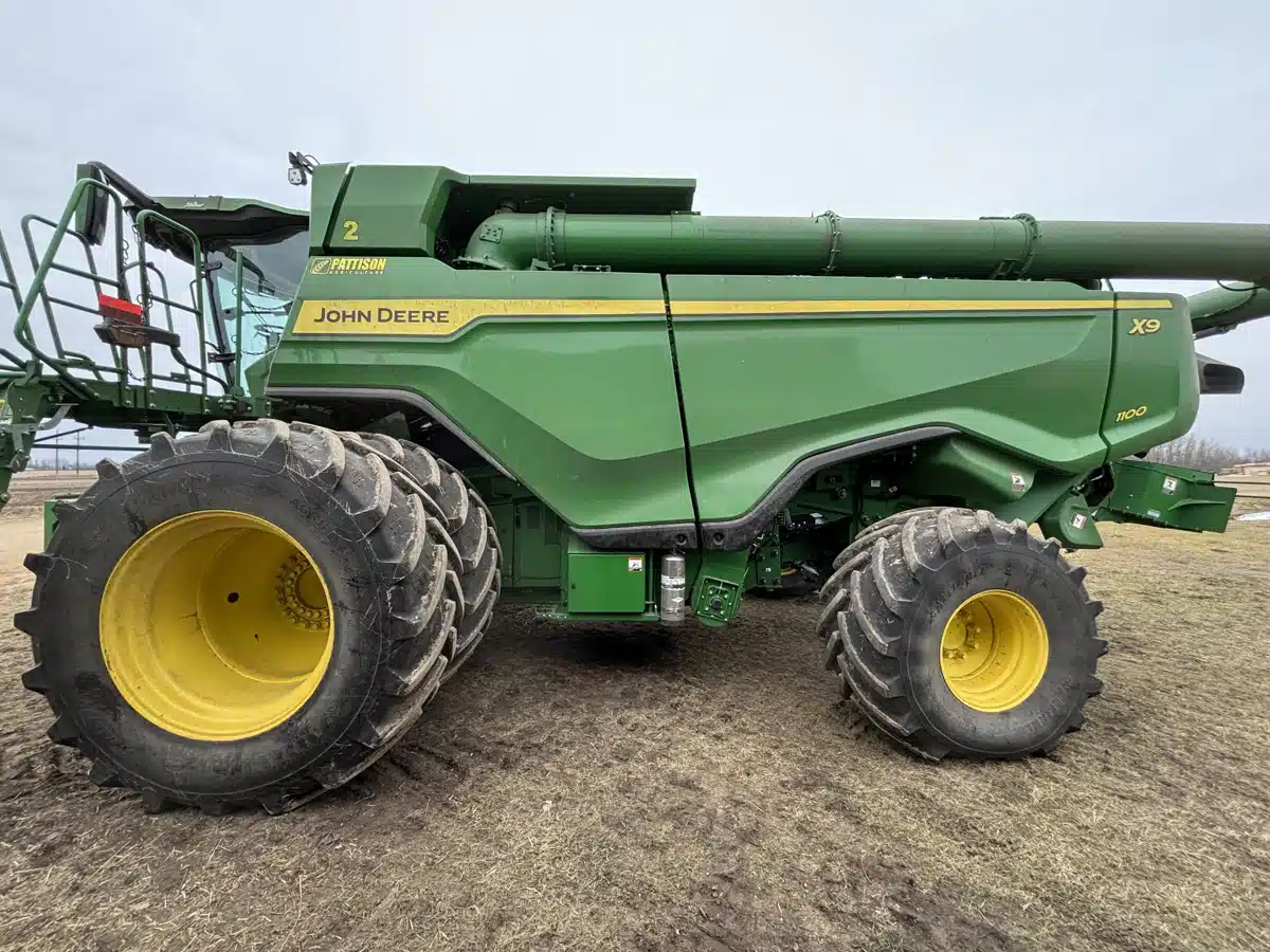 Gallery image 2 for 2024 John Deere X9 1100 Combine