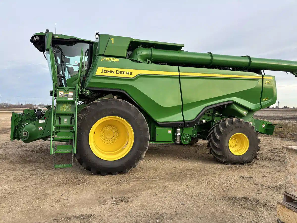 Gallery image 2 for 2024 John Deere X9 1100 Combine