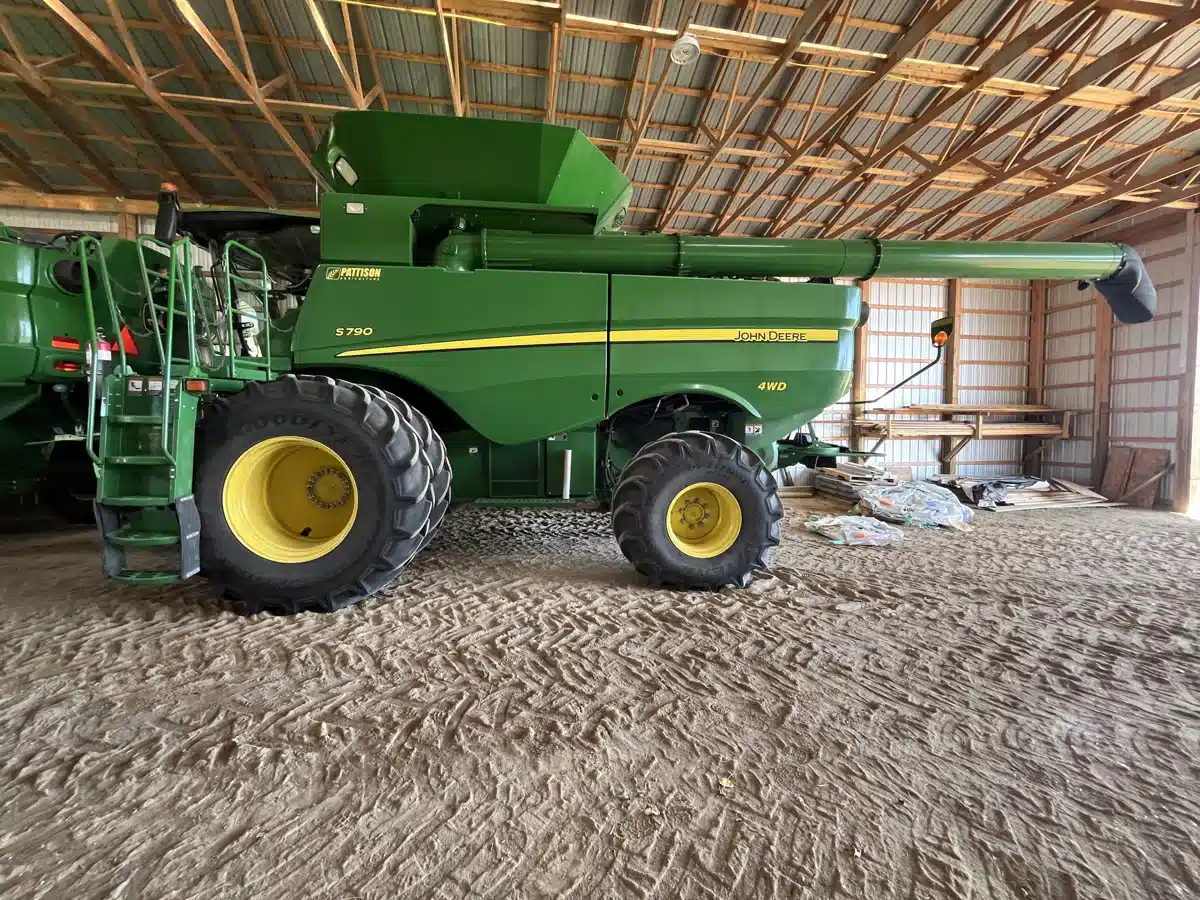 Gallery image 2 for 2019 John Deere S790 Combine