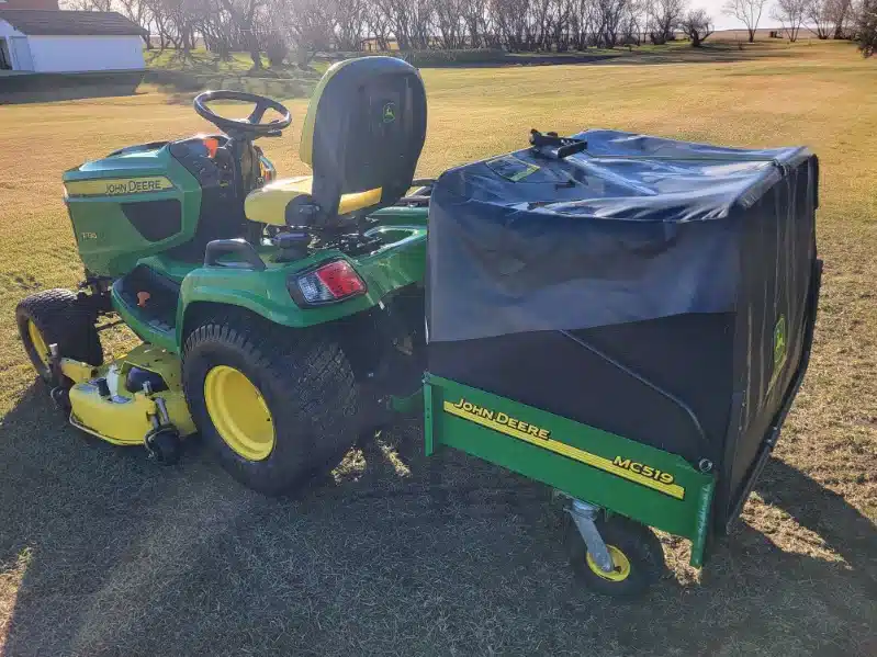 Gallery image 2 for 2017 John Deere X730 Lawn Tractor