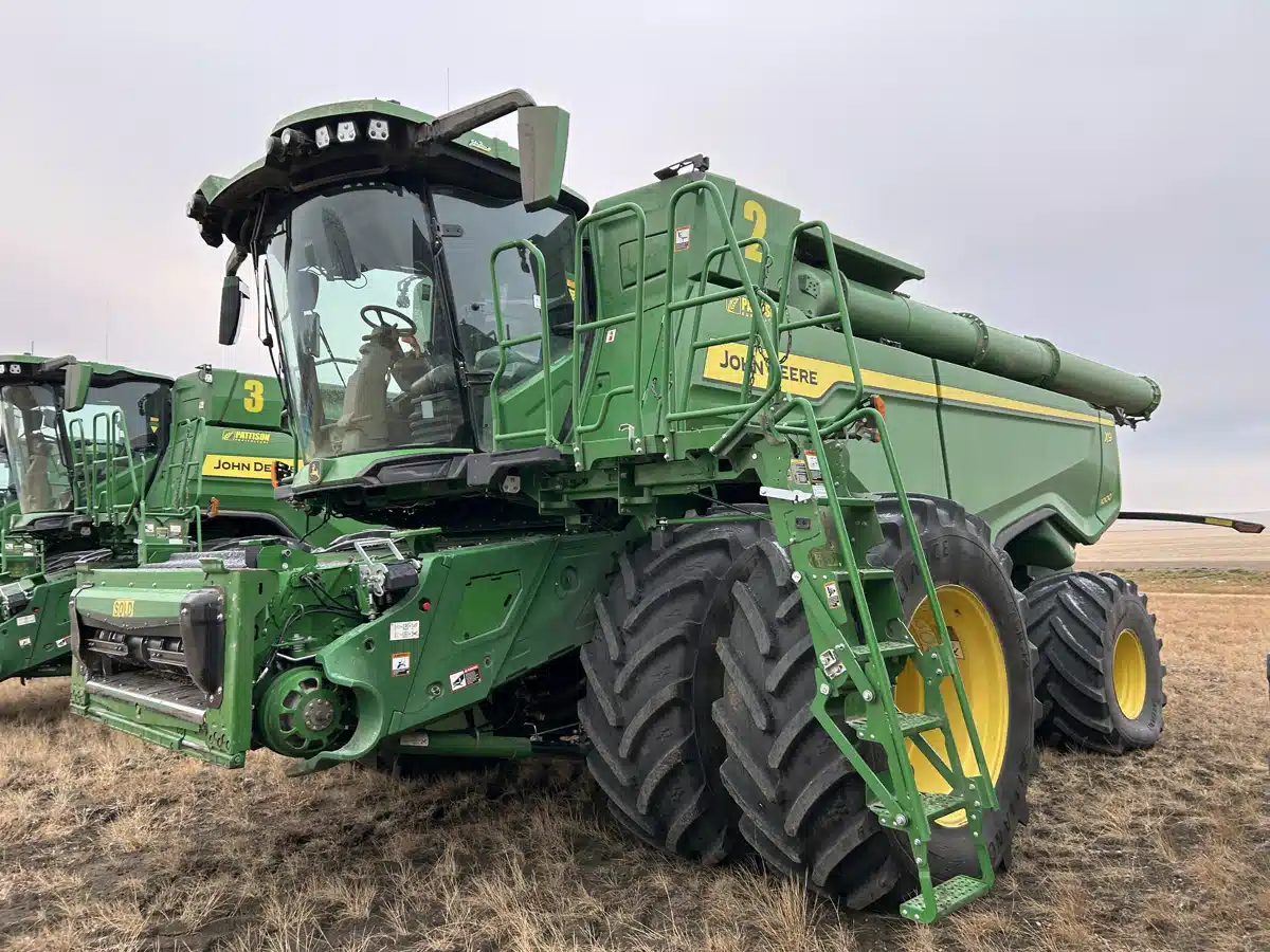 Gallery image 1 for 2023 John Deere X9 1000 Combine