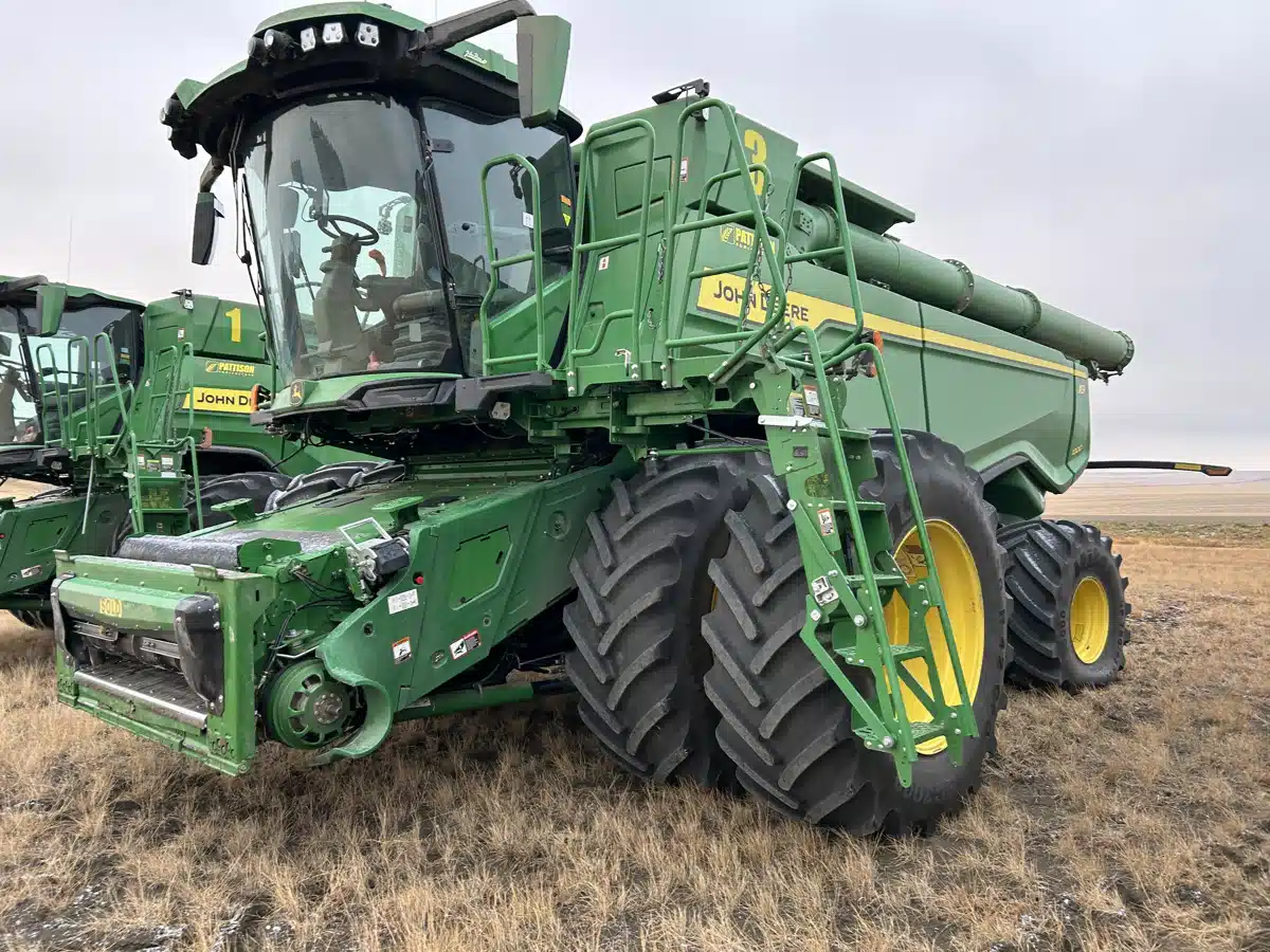 Gallery image 1 for Used 2023 John Deere X9 1000 Combine