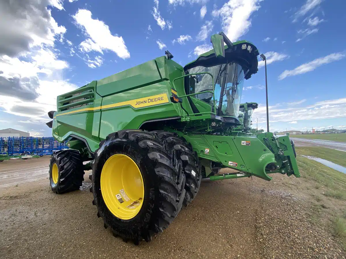Gallery image 2 for 2024 John Deere X9 1100 Combine