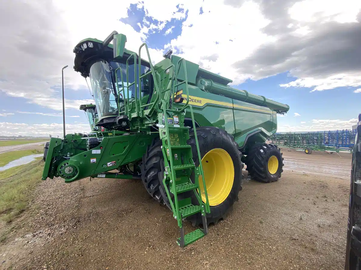Gallery image 1 for 2024 John Deere X9 1100 Combine