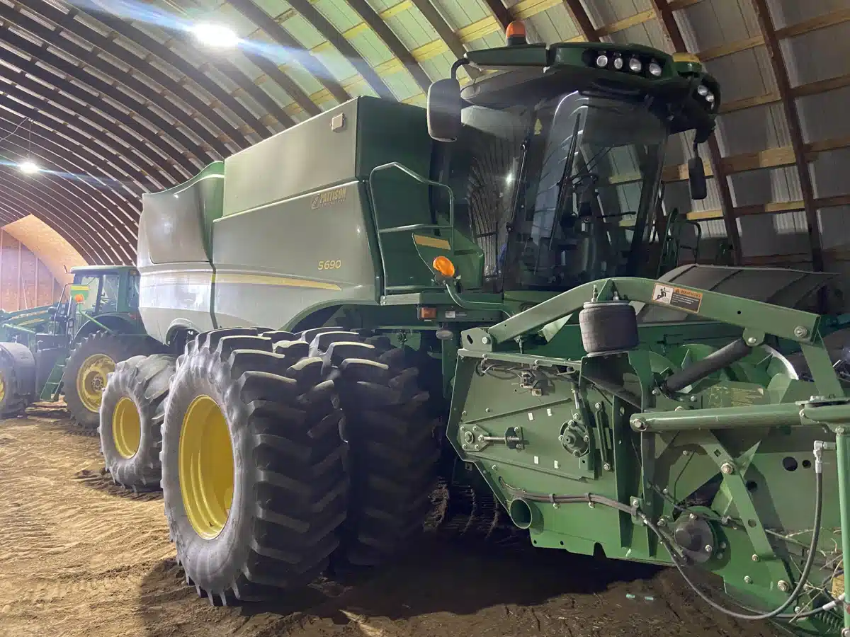 Gallery image 1 for 2013 John Deere S690 Combine