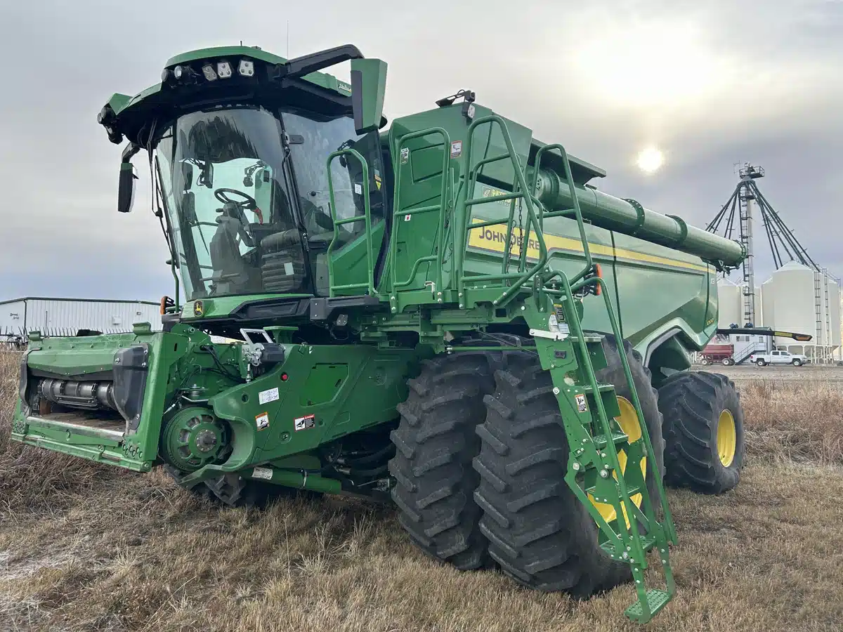 Gallery image 1 for 2021 John Deere X9 1000 Combine