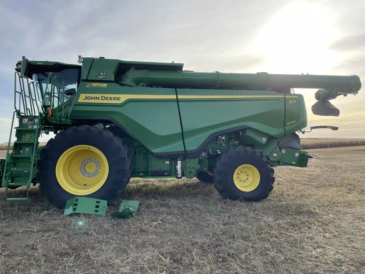 Gallery image 2 for Used 2022 John Deere X9 1000 Combine