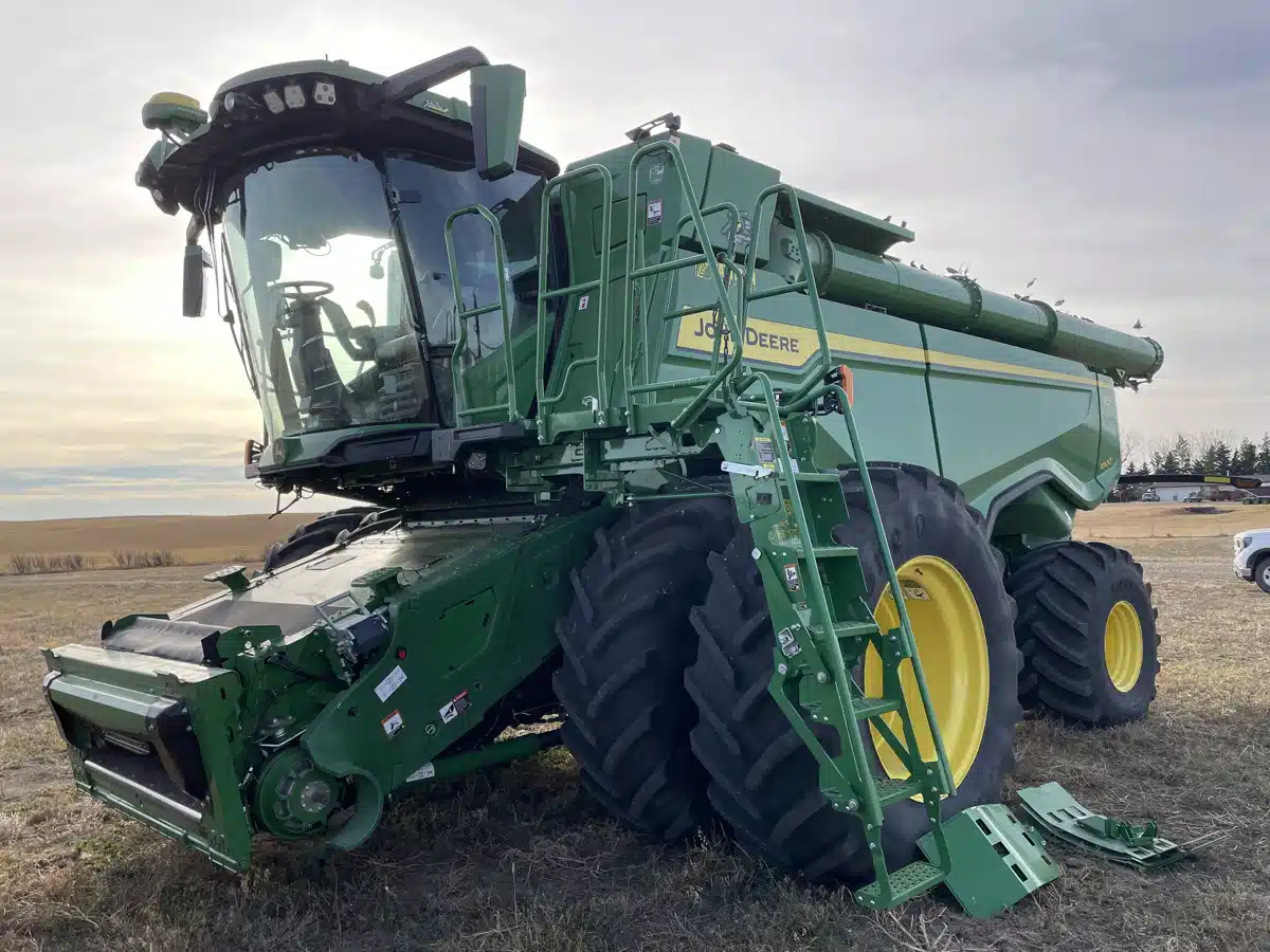 Gallery image 1 for Used 2022 John Deere X9 1000 Combine
